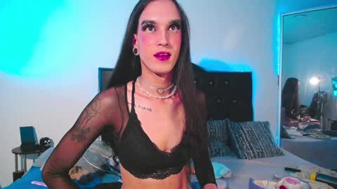 Joa Isaza     online show from April 19, 7:31 am