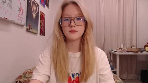 Snapshot of joan_kiss chatting on October 2, 5:23 pm joan_kiss online show from October 2, 5:23 pm