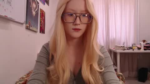Snapshot of joan_kiss chatting on October 19, 9:36 am joan_kiss online show from October 19, 9:36 am