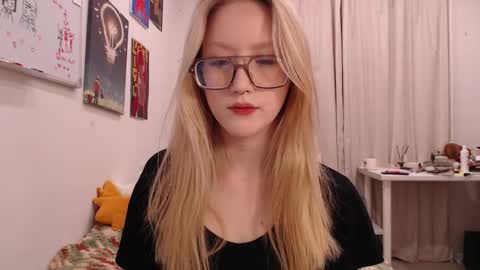 Snapshot of joan_kiss chatting on October 12, 12:14 am joan_kiss online show from October 12, 12:14 am