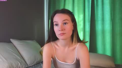 Snapshot of joancrumpton chatting on September 20, 2:47 am Alice in the country of dreams online show from September 20, 2:47 am