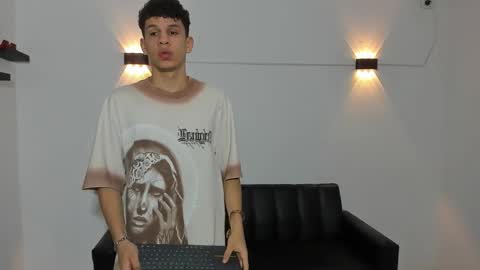 john_ssnow29 online show from March 22, 9:57 am