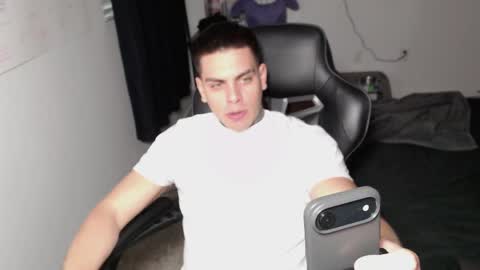 JAXX online show from April 1, 1:50 am