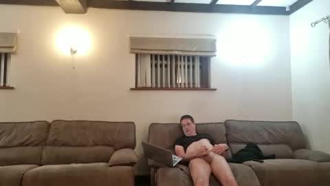 johnathan_stuart33 online show from May 10, 12:50 am
