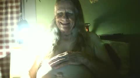 johnnieq1971 online show from April 28, 2:27 am