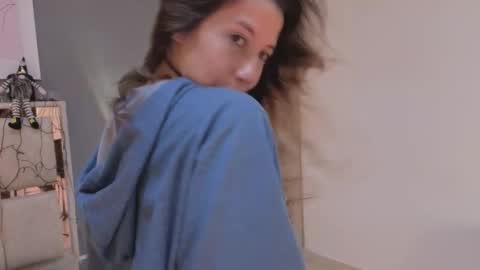 Snapshot of jolie_lov chatting on October 20, 1:05 pm jolie_lov online show from October 20, 1:05 pm
