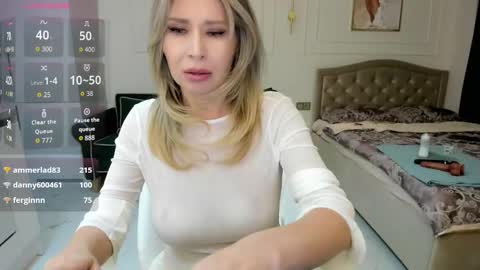 Jolie Ozolla online show from October 23, 4:41 pm