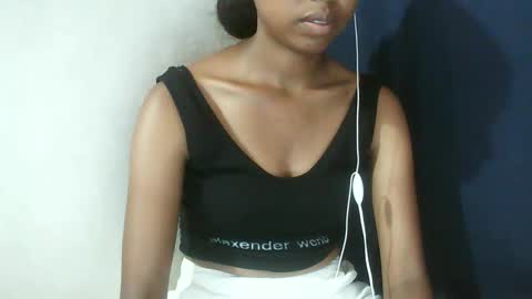 joliekah27 online show from February 21, 2:42 pm