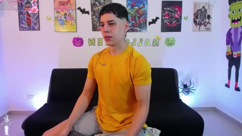 Snapshot of jonathanjoestar_ chatting on October 18, 9:30 pm Instagram jonathanfit14 online show from October 18, 9:30 pm