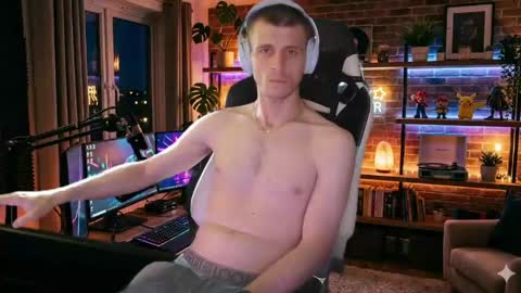 jonathanthiccoc online show from April 19, 7:49 pm