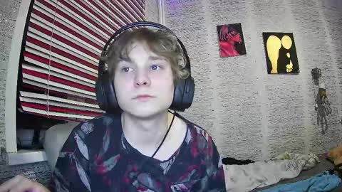 Snapshot of jonnymyloka chatting on December 2, 11:24 pm JONNY online show from December 2, 11:24 pm