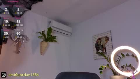 Snapshot of jordansmiith_ chatting on October 17, 8:35 pm Jordan Smith online show from October 17, 8:35 pm