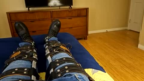 Legbracer online show from December 2, 7:33 pm