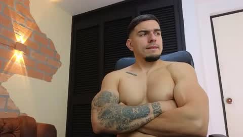 josh_miller01 online show from June 17, 2:22 pm