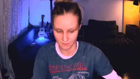 Snapshot of joy_keys chatting on December 3, 8:11 pm joy_keys online show from December 3, 8:11 pm