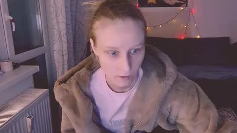 Snapshot of joy_keys chatting on February 18, 7:09 pm joy_keys online show from February 18, 7:09 pm