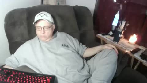 Snapshot of jpmel99 chatting on December 7, 11:40 pm jpmel99 online show from December 7, 11:40 pm