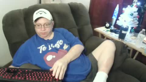 Snapshot of jpmel99 chatting on December 25, 11:10 pm jpmel99 online show from December 25, 11:10 pm