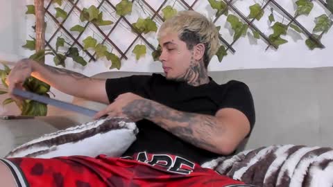 juan_alvarez18 online show from February 4, 6:14 am