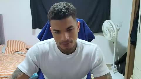 Snapshot of juan_gomez_1 chatting on September 25, 9:49 am juan_gomez_1 online show from September 25, 9:49 am