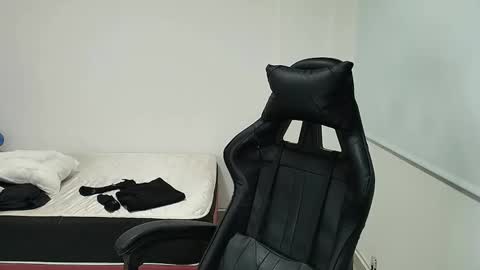 Snapshot of juan_gomez_1 chatting on September 17, 10:19 am juan_gomez_1 online show from September 17, 10:19 am