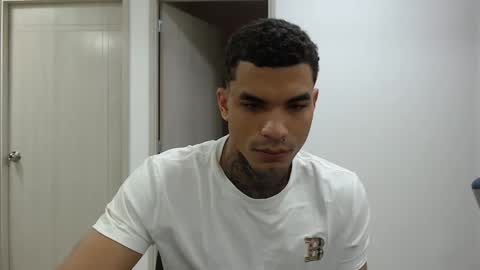 Snapshot of juan_gomez_1 chatting on February 11, 11:42 am juan_gomez_1 online show from February 11, 11:42 am