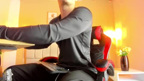 JUAN online show from December 5, 1:53 pm