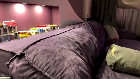 Lola online show from April 8, 6:16 am