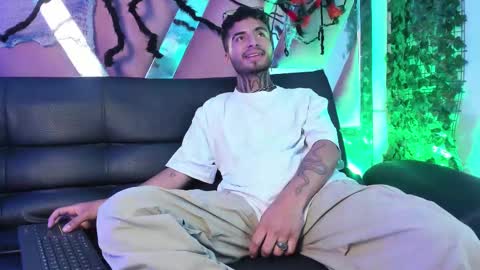 Snapshot of juancamilo66_ chatting on October 3, 3:59 am juancamilo66_ online show from October 3, 3:59 am