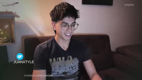 Snapshot of juancamroom chatting on October 10, 4:40 am . online show from October 10, 4:40 am