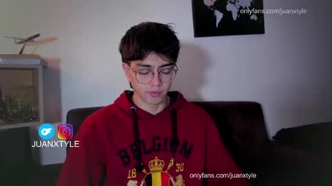 Snapshot of juancamroom chatting on September 15, 1:29 am . online show from September 15, 1:29 am