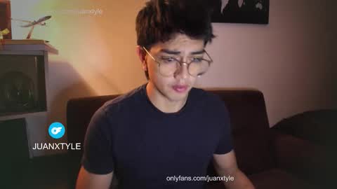 Snapshot of juancamroom chatting on October 15, 2:37 am . online show from October 15, 2:37 am