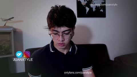 Snapshot of juancamroom chatting on October 2, 2:43 am . online show from October 2, 2:43 am