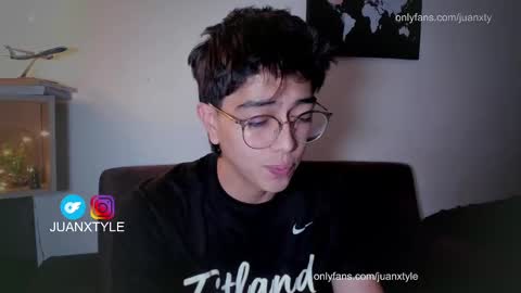 Snapshot of juancamroom chatting on October 5, 11:01 pm . online show from October 5, 11:01 pm