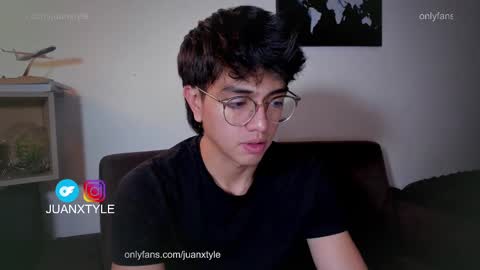 Snapshot of juancamroom chatting on October 1, 2:10 am . online show from October 1, 2:10 am