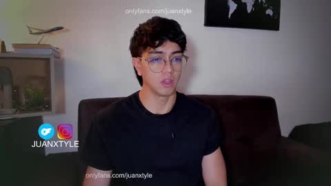 Snapshot of juancamroom chatting on September 13, 3:42 am . online show from September 13, 3:42 am