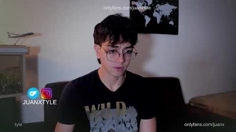 Snapshot of juancamroom chatting on September 9, 2:00 am . online show from September 9, 2:00 am