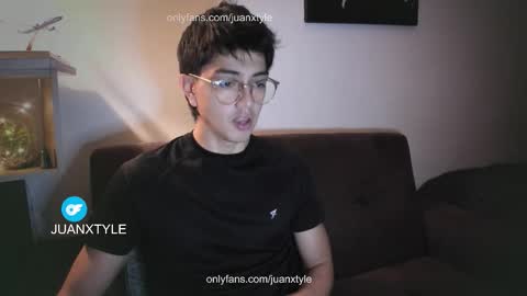 Snapshot of juancamroom chatting on October 13, 12:23 am . online show from October 13, 12:23 am