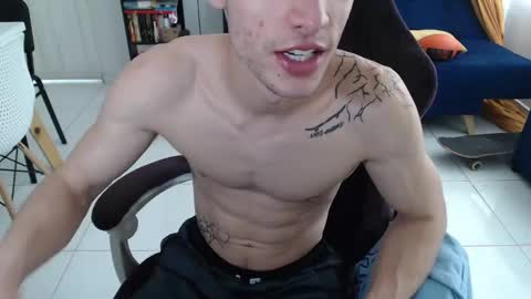 Snapshot of juanisimo_ chatting on February 20, 5:52 pm JUANISIMO online show from February 20, 5:52 pm