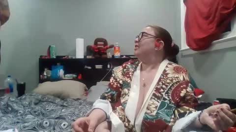 Juiceepawwg420 online show from May 22, 2:29 am