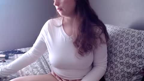 Snapshot of juicymomma1223 chatting on February 3, 6:49 pm juicymomma1223 online show from February 3, 6:49 pm