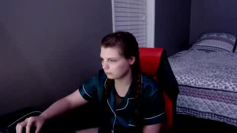 Snapshot of juicymomma1223 chatting on January 7, 3:14 am juicymomma1223 online show from January 7, 3:14 am