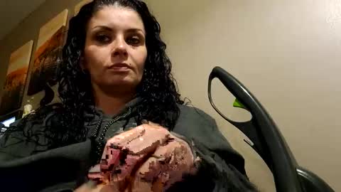 Darklover1987 online show from January 17, 8:24 am