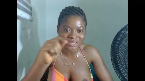 juicynpinkx online show from March 31, 10:59 am