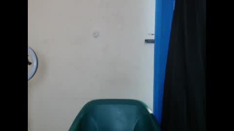 juicynwetx online show from February 24, 10:15 am