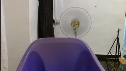 juicyxpink online show from April 15, 8:17 am