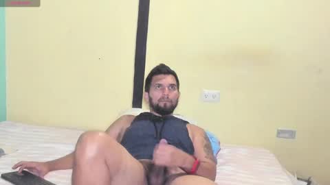 Snapshot of juleslatin122 chatting on February 17, 11:00 pm Jules online show from February 17, 11:00 pm