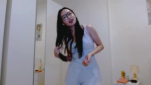 Snapshot of juleuken chatting on October 6, 10:49 pm Hello My name is Kate im new model here and little but shy but curious. online show from October 6, 10:49 pm