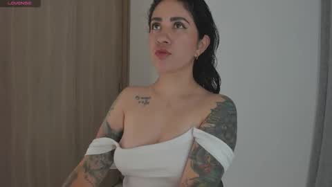 Snapshot of juli_hairy chatting on October 18, 6:12 pm Juli Modelo Independiente online show from October 18, 6:12 pm
