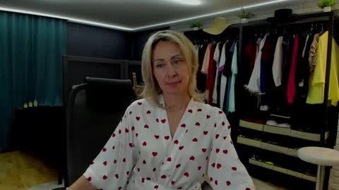 julia__cherry_ online show from March 13, 5:38 pm